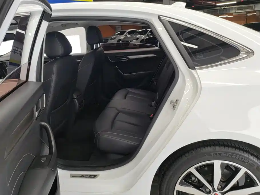 Roewe i6 Classic — миниатюра 11