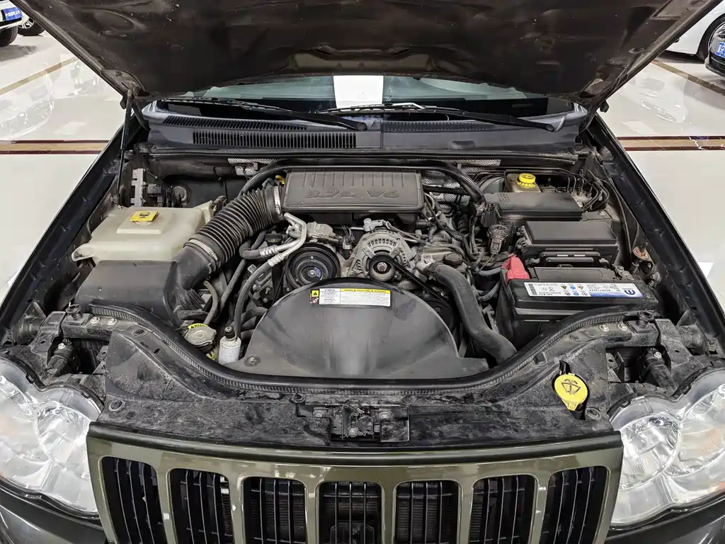 Jeep Grand Cherokee (Import) — миниатюра 17