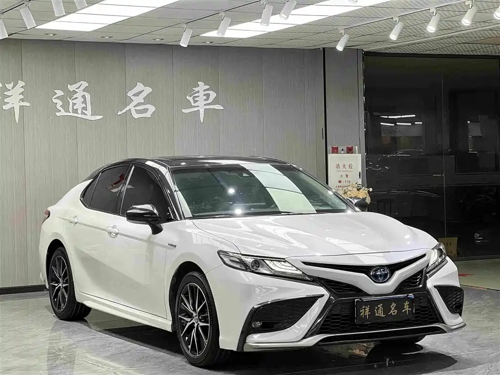 Toyota Camry 2021 2.5HS