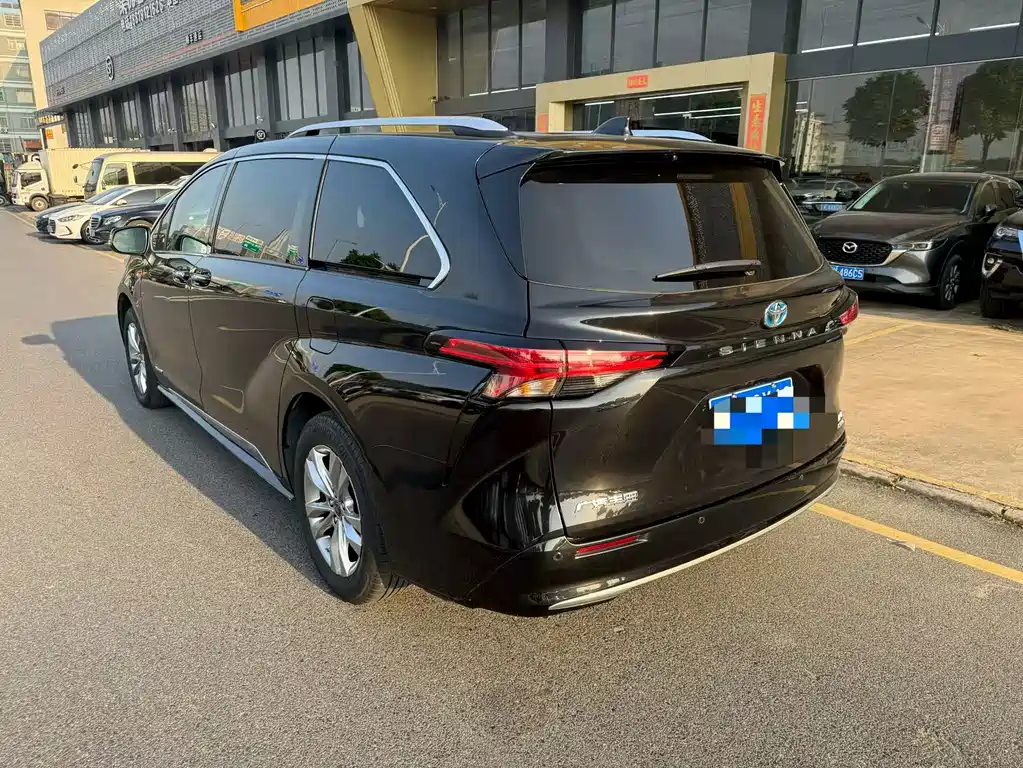Toyota Sienna — миниатюра 3