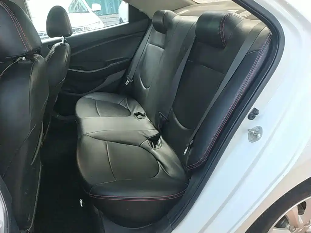 Hyundai Verna - фото 17