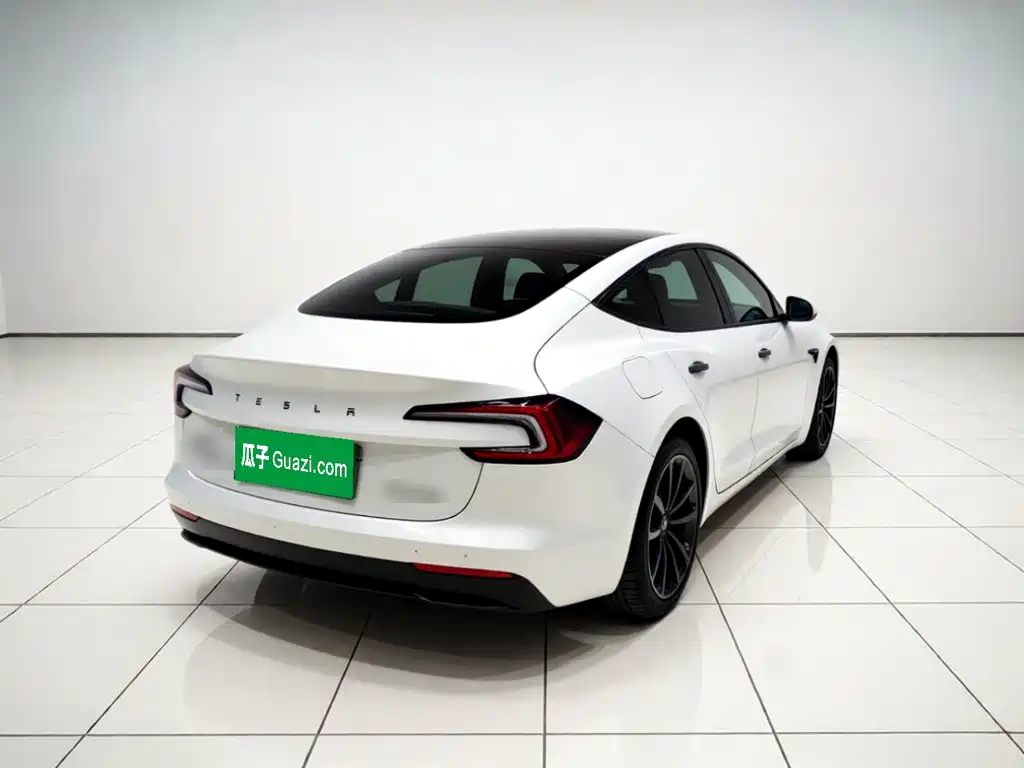 Tesla Model 3 — миниатюра 5