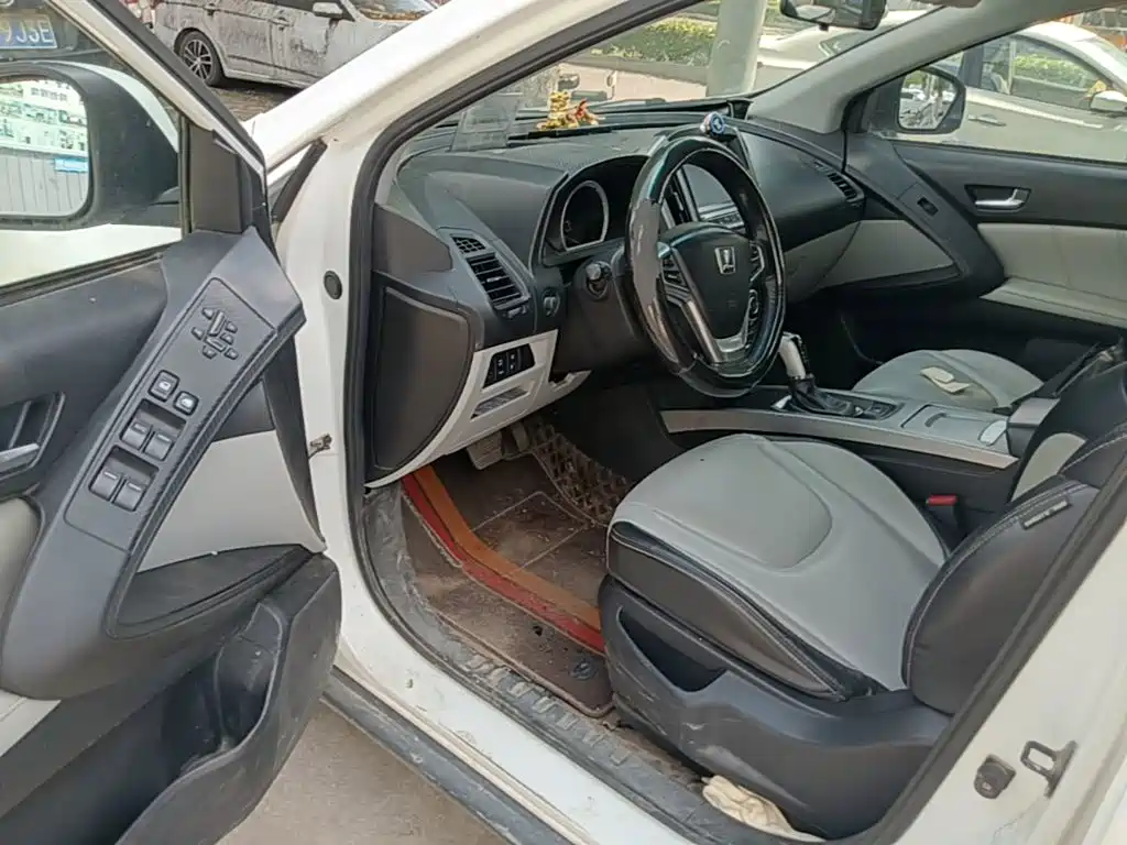 Luxgen U6 — миниатюра 16