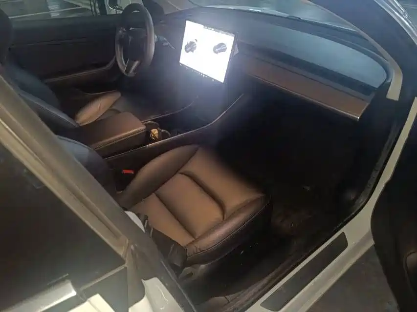 Tesla Model 3 — миниатюра 9