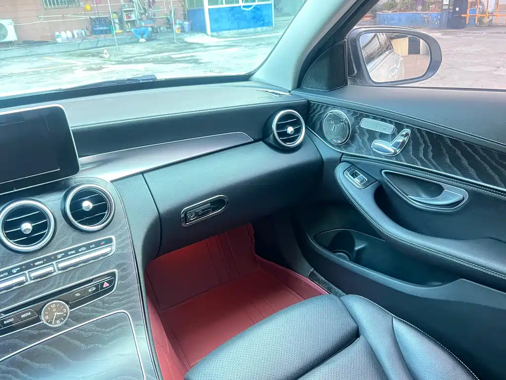 Mercedes-Benz C-Class — миниатюра 17
