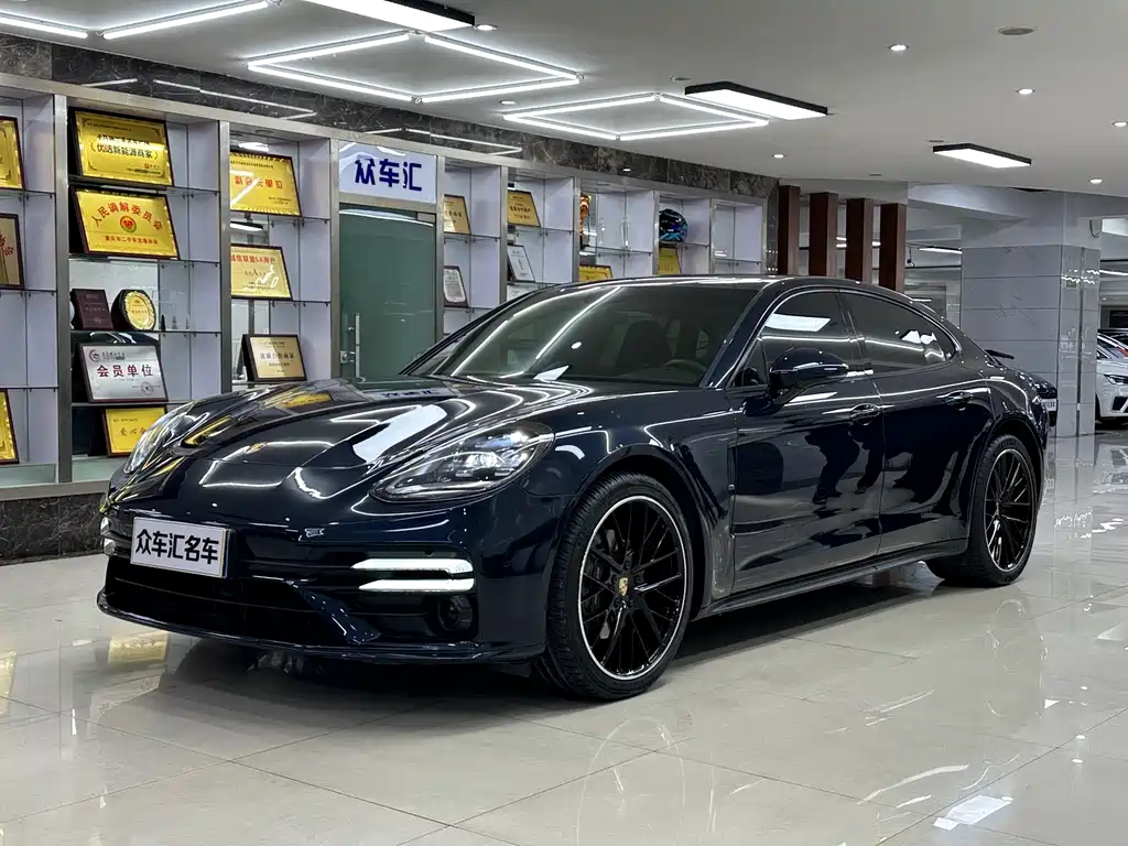 PORSCHE PANAMERA