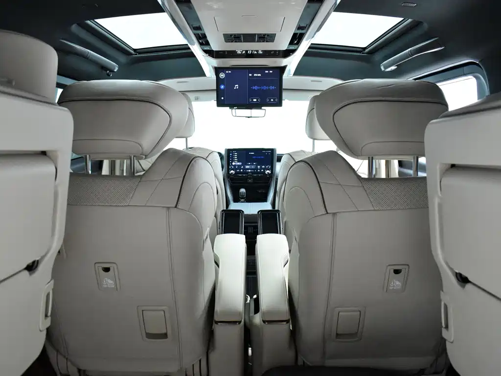Toyota Alphard — миниатюра 29