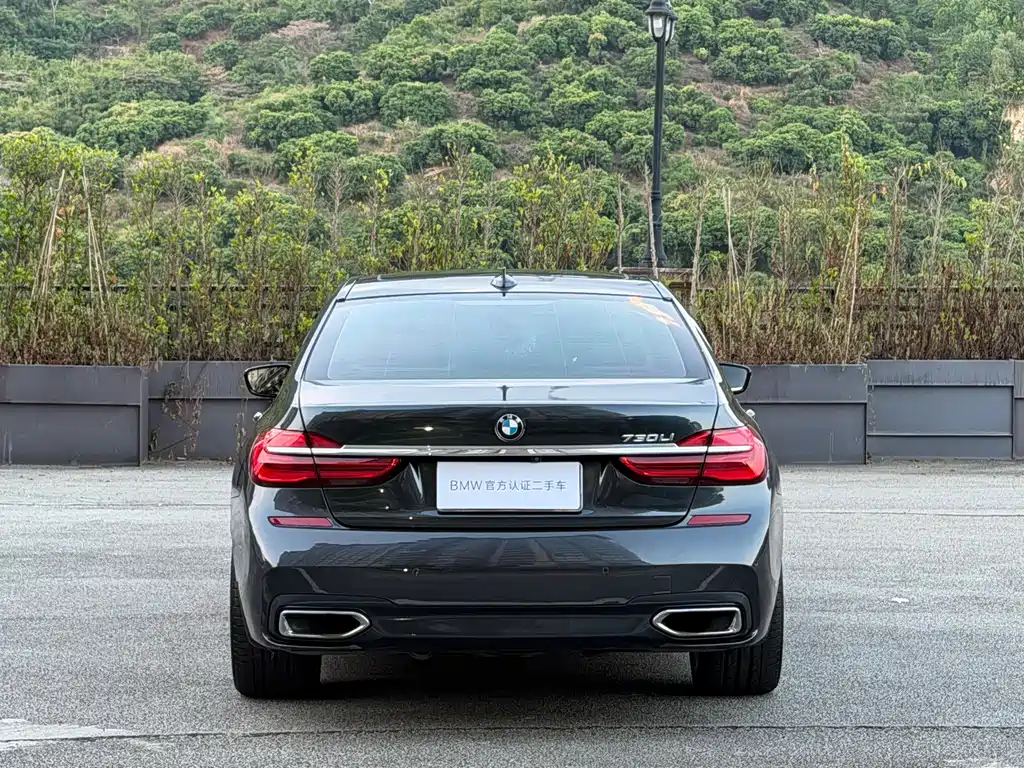 BMW 7 Series — миниатюра 5