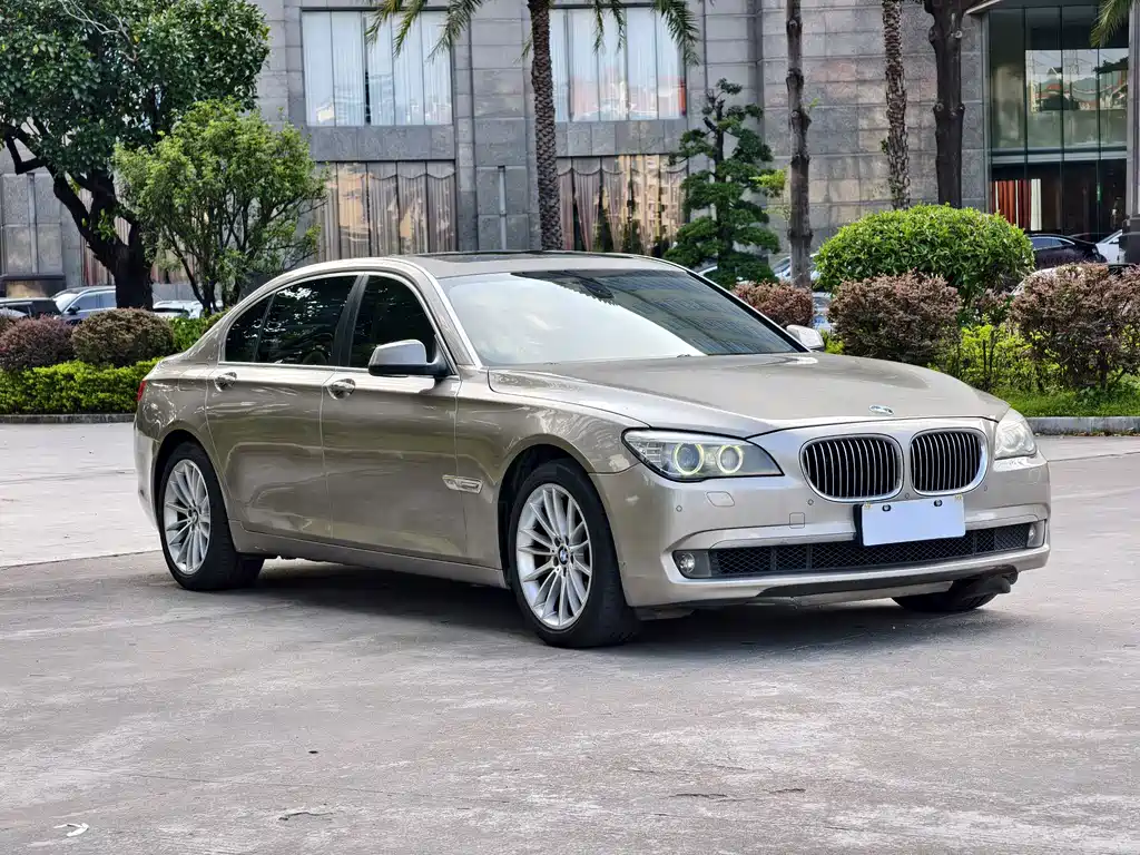 BMW 7 Series — миниатюра 3