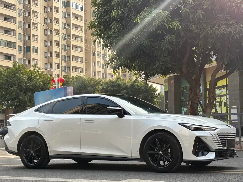 CHANGAN UNI V