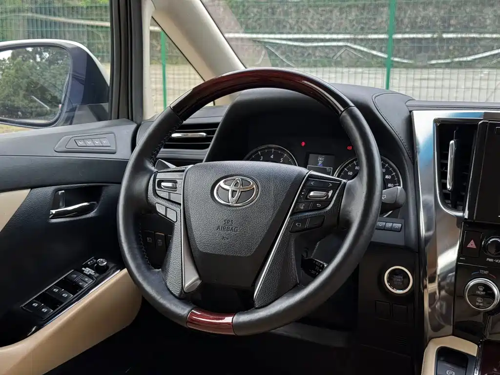 Toyota Alphard 2015 3.5L Luxury