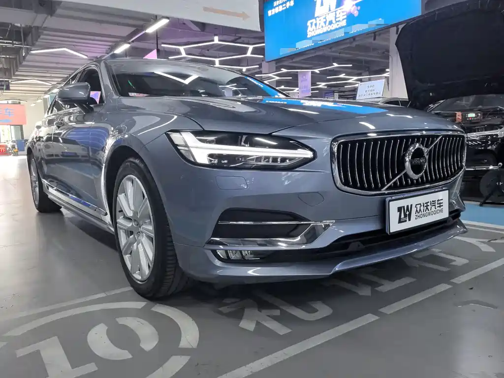 VOLVO  S90