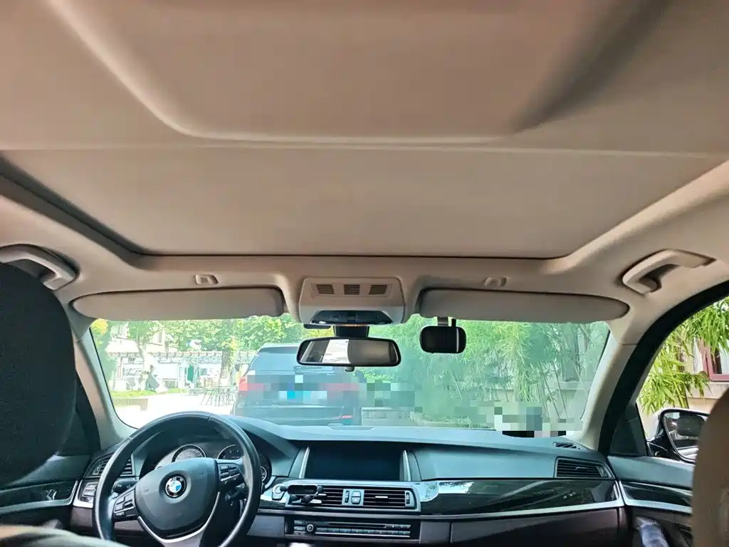 BMW 5 Series — миниатюра 9