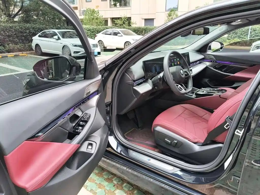 BMW 5 Series — миниатюра 14