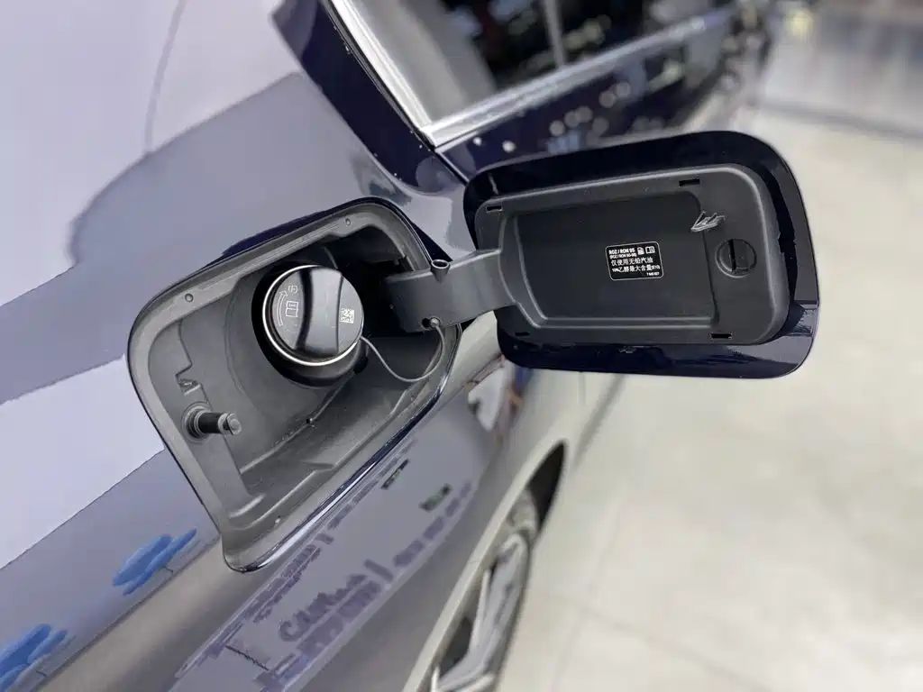 BMW 5 Series — миниатюра 13