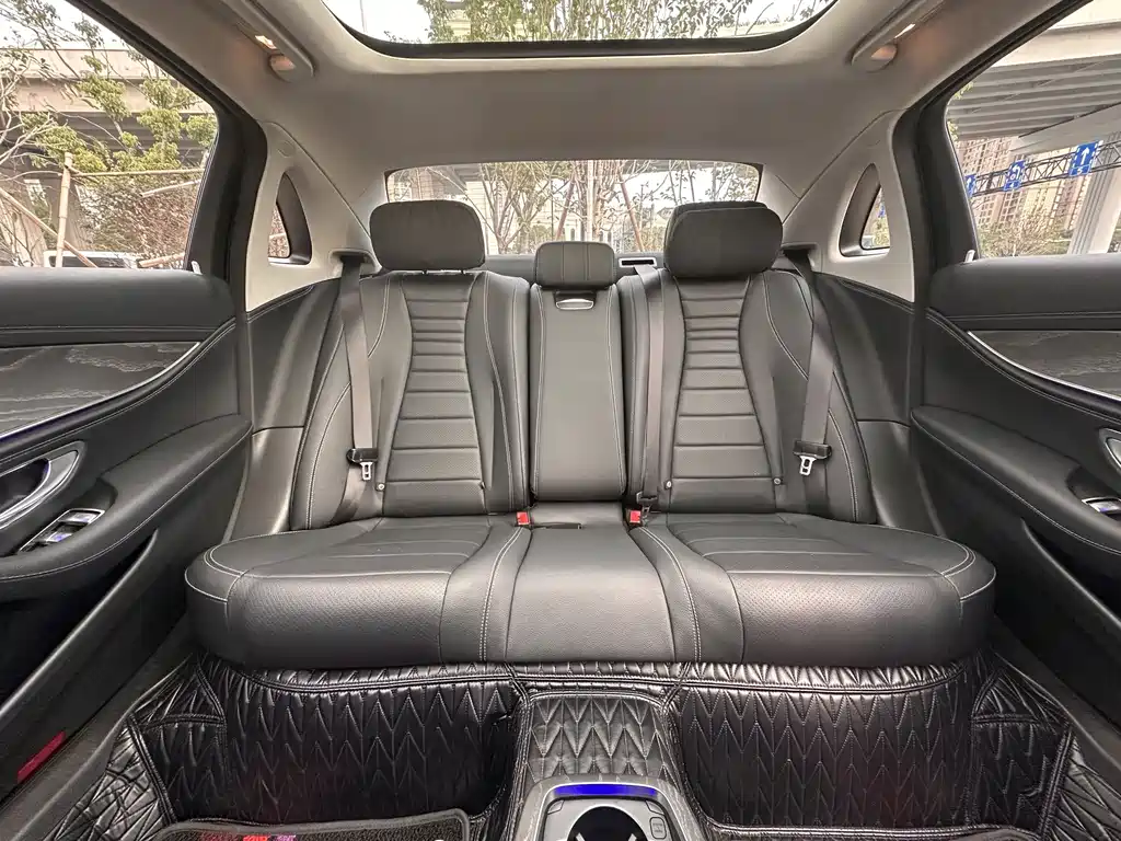 Mercedes-Benz E-Class — миниатюра 17