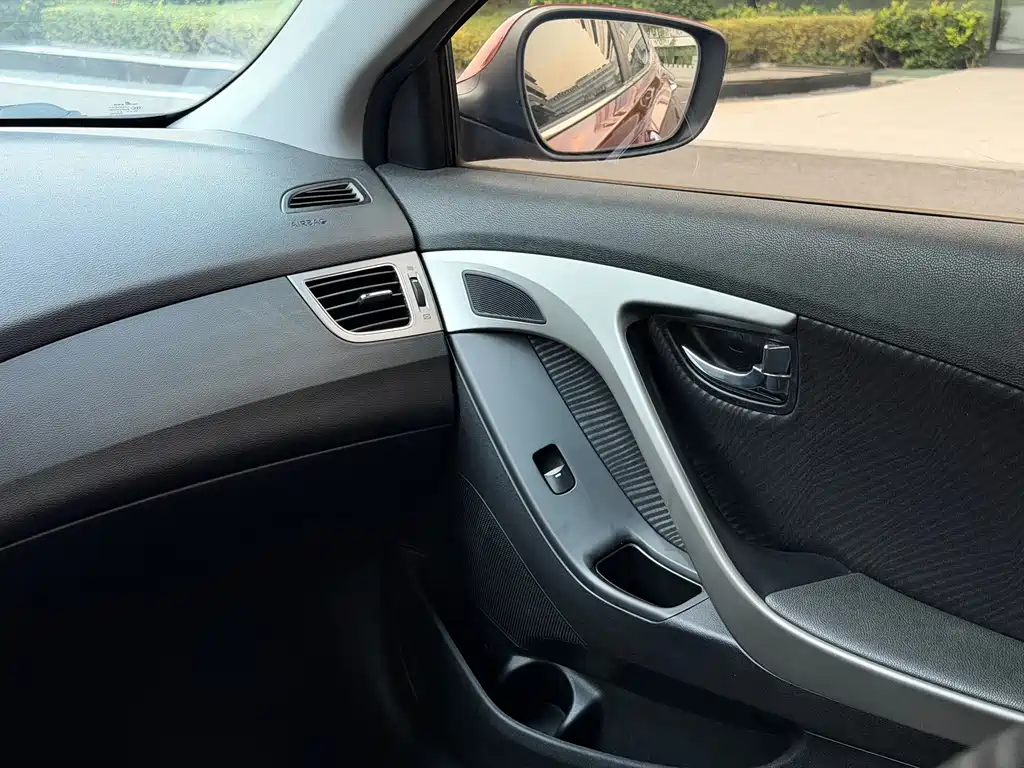 Hyundai Elantra Langdong — миниатюра 12