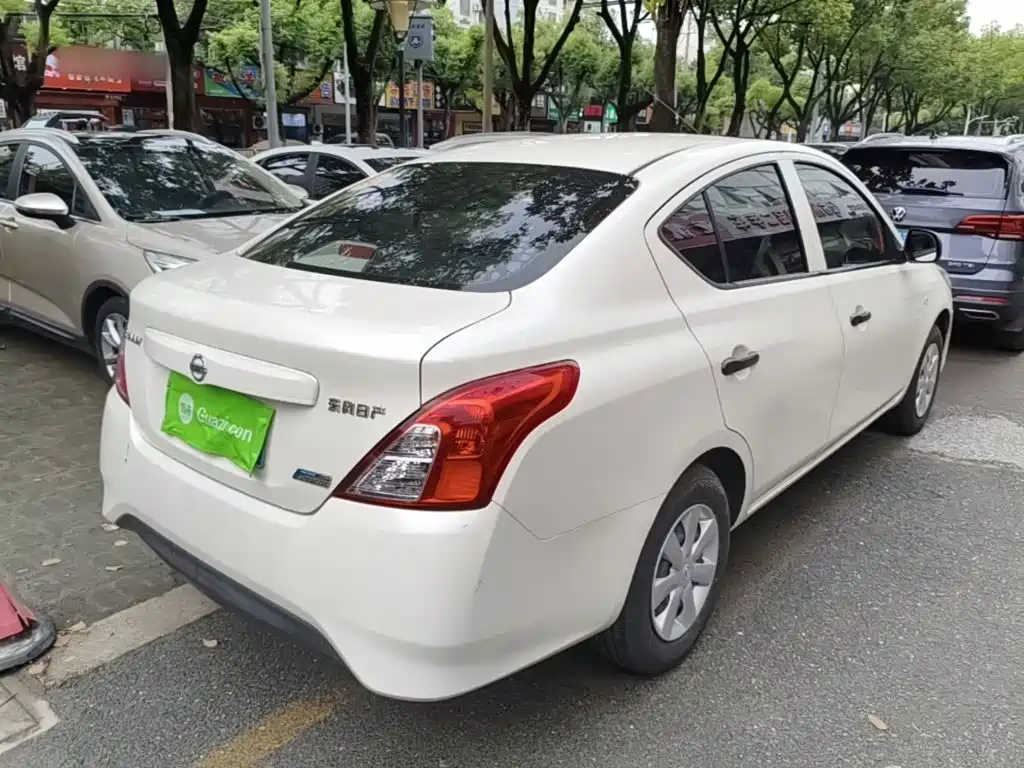 Nissan Sunny — миниатюра 7
