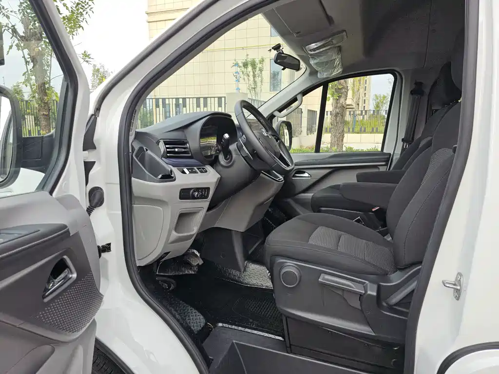 MAXUS V70 — миниатюра 12