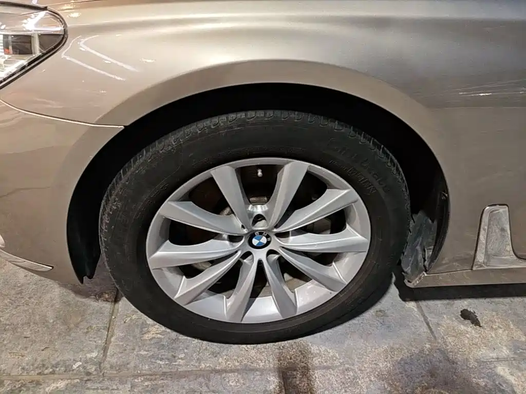 BMW 7 Series — миниатюра 23