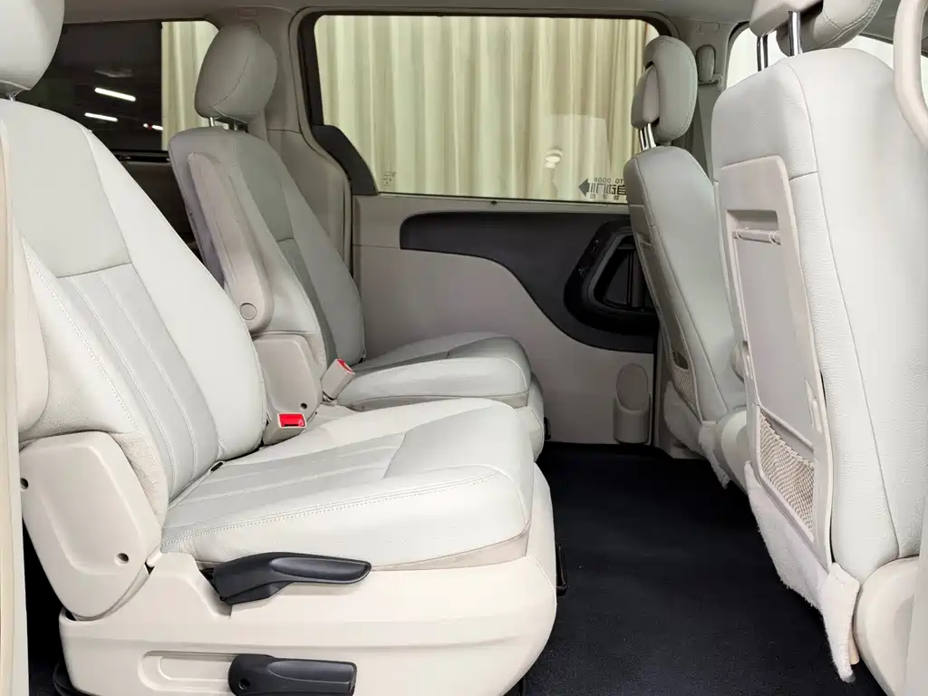 Chrysler Grand Voyager (Import) — миниатюра 11