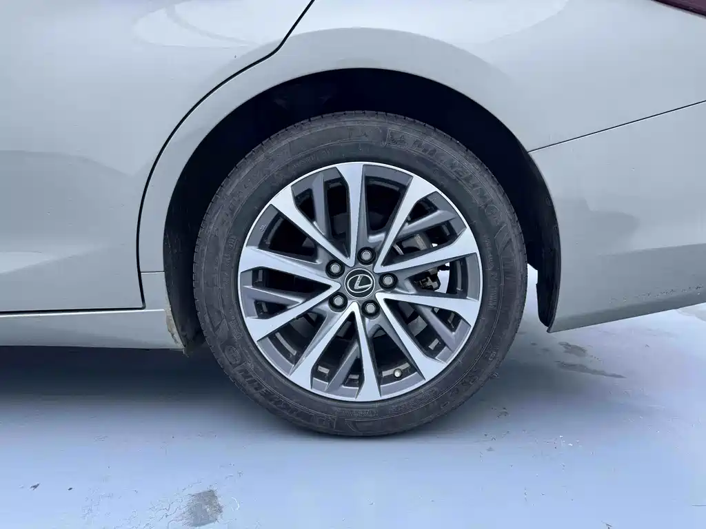 Lexus ES — миниатюра 9