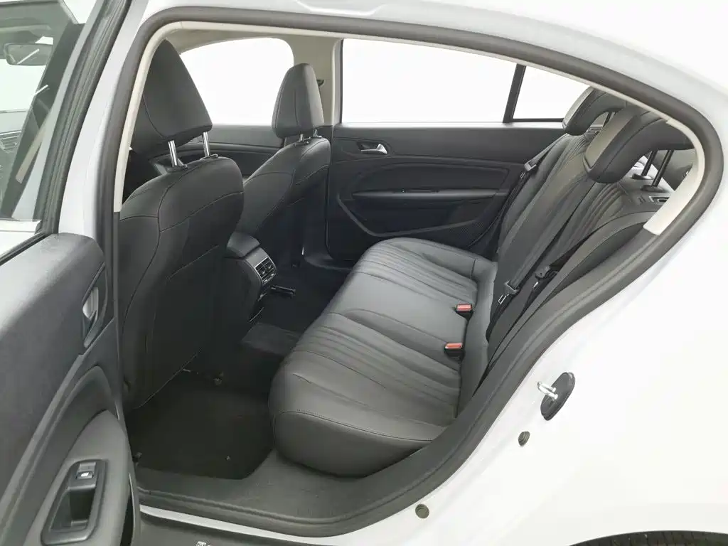 Peugeot 408 — миниатюра 15