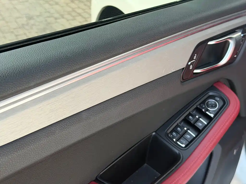 Porsche Macan — миниатюра 14
