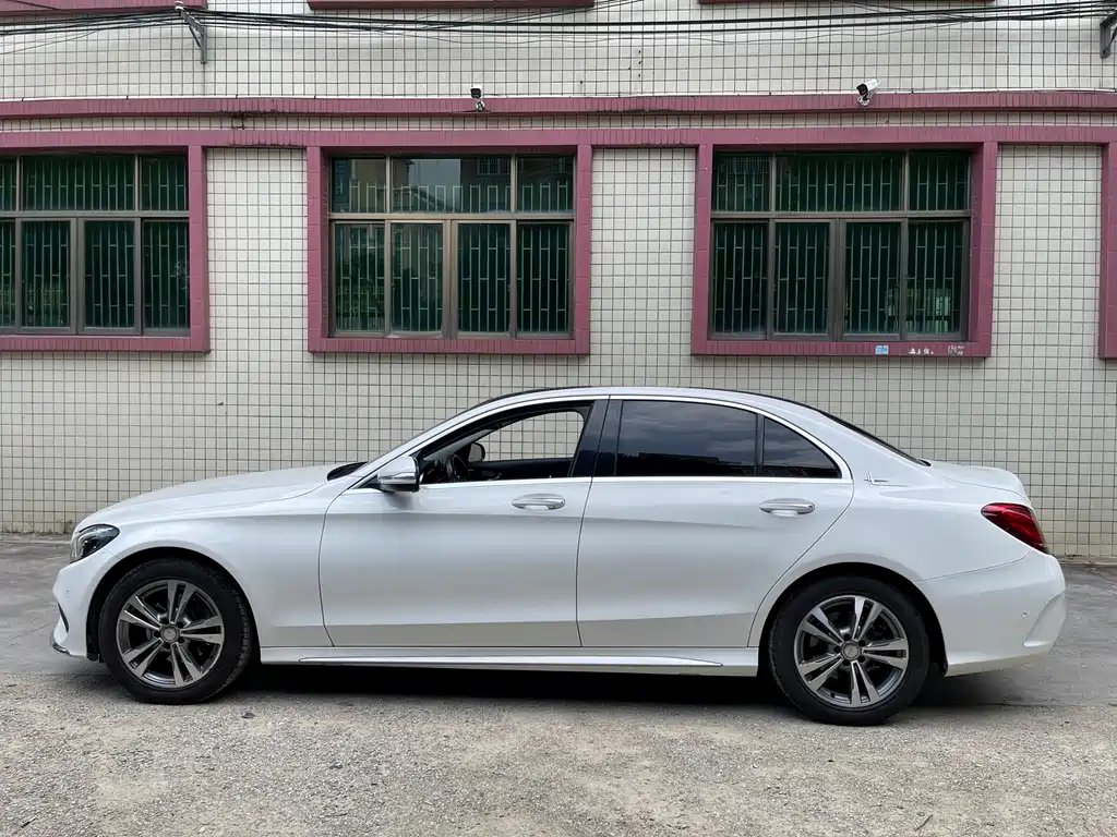 Mercedes-Benz C-Class — миниатюра 16