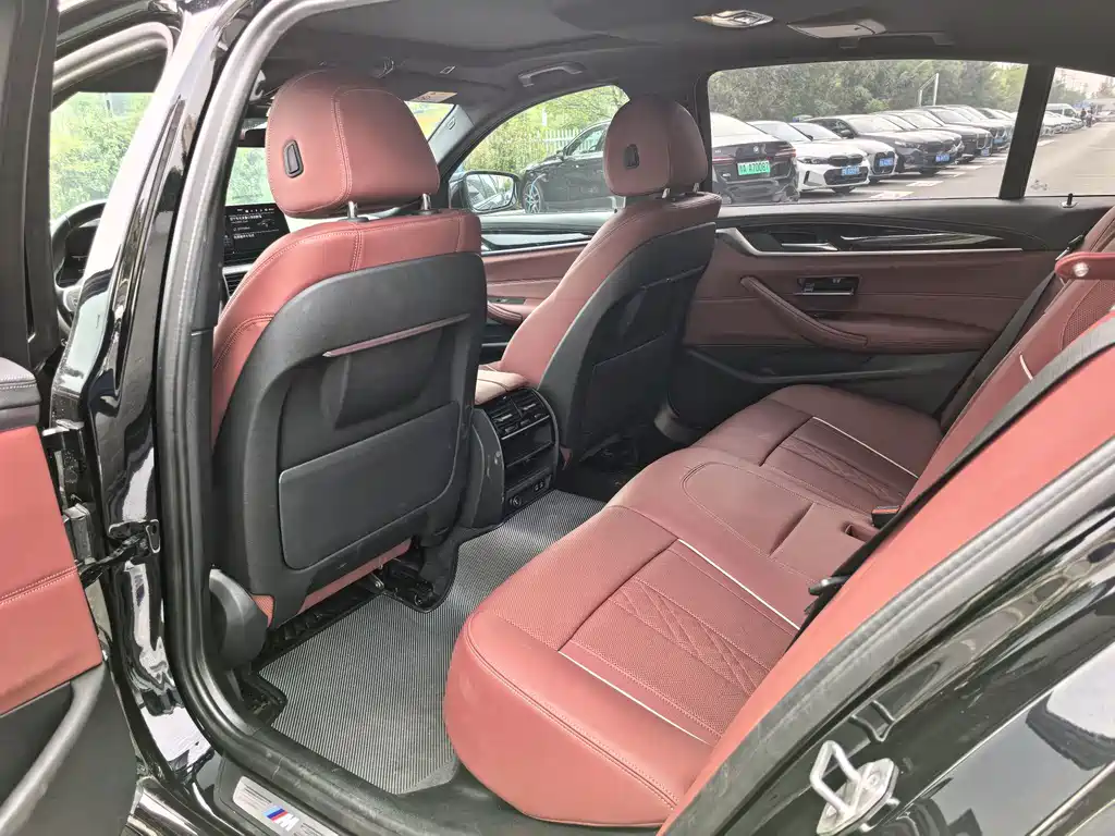 BMW 5 Series — миниатюра 15