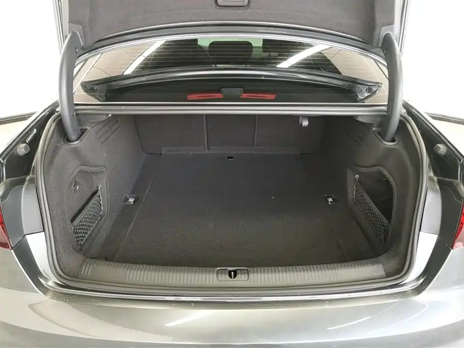 Audi A4L 2023 40 TFSI Luxury