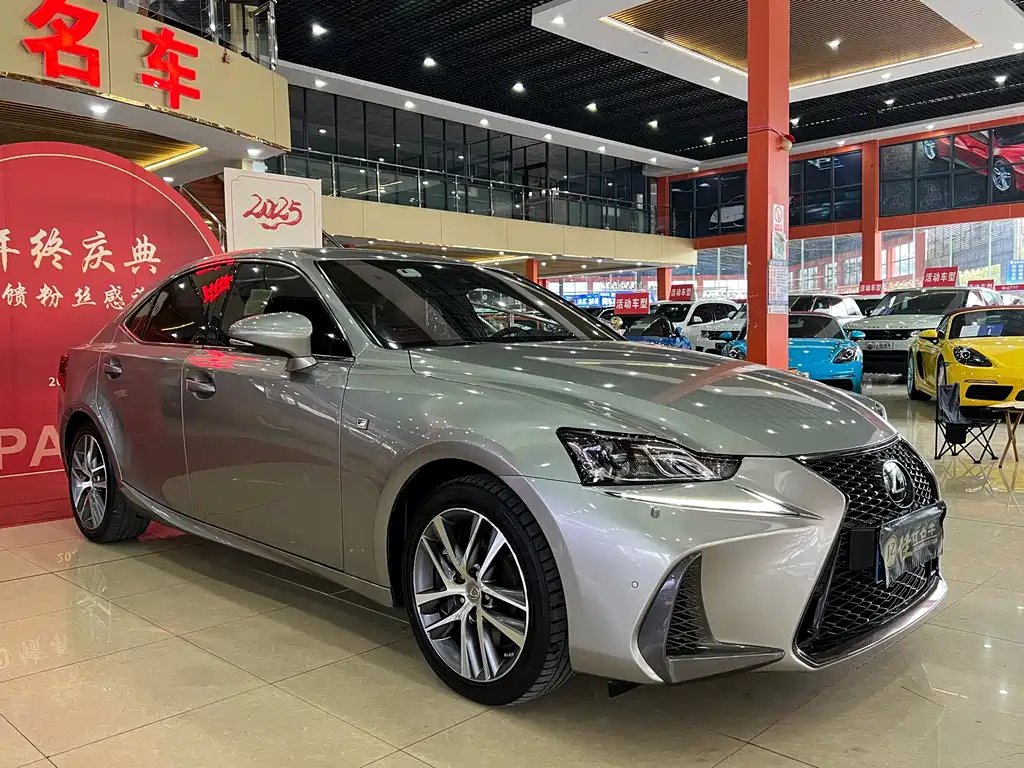 LEXUS IS