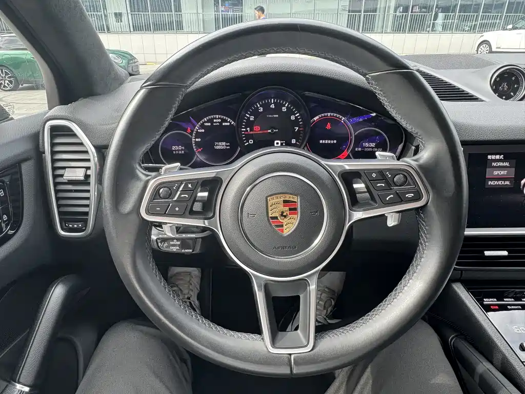 PORSCHE CAYENNE