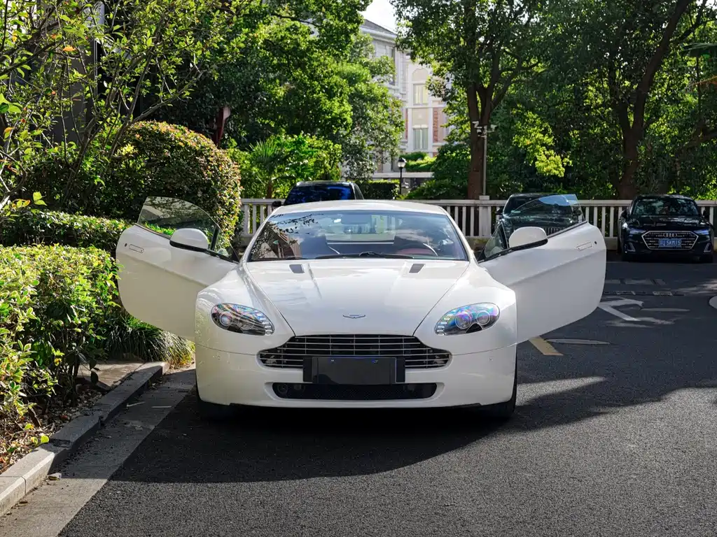 Aston Martin V8 Vantage — миниатюра 2