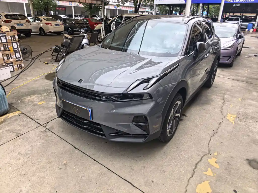 Lynk & Co 06