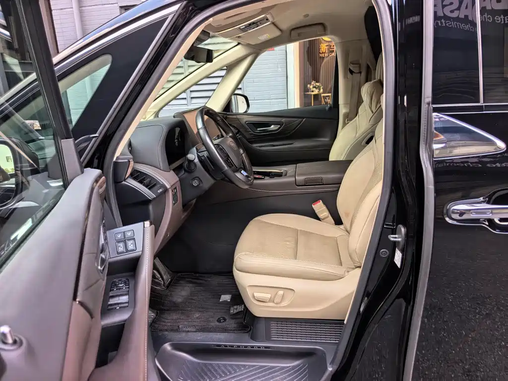 Toyota Alphard — миниатюра 5