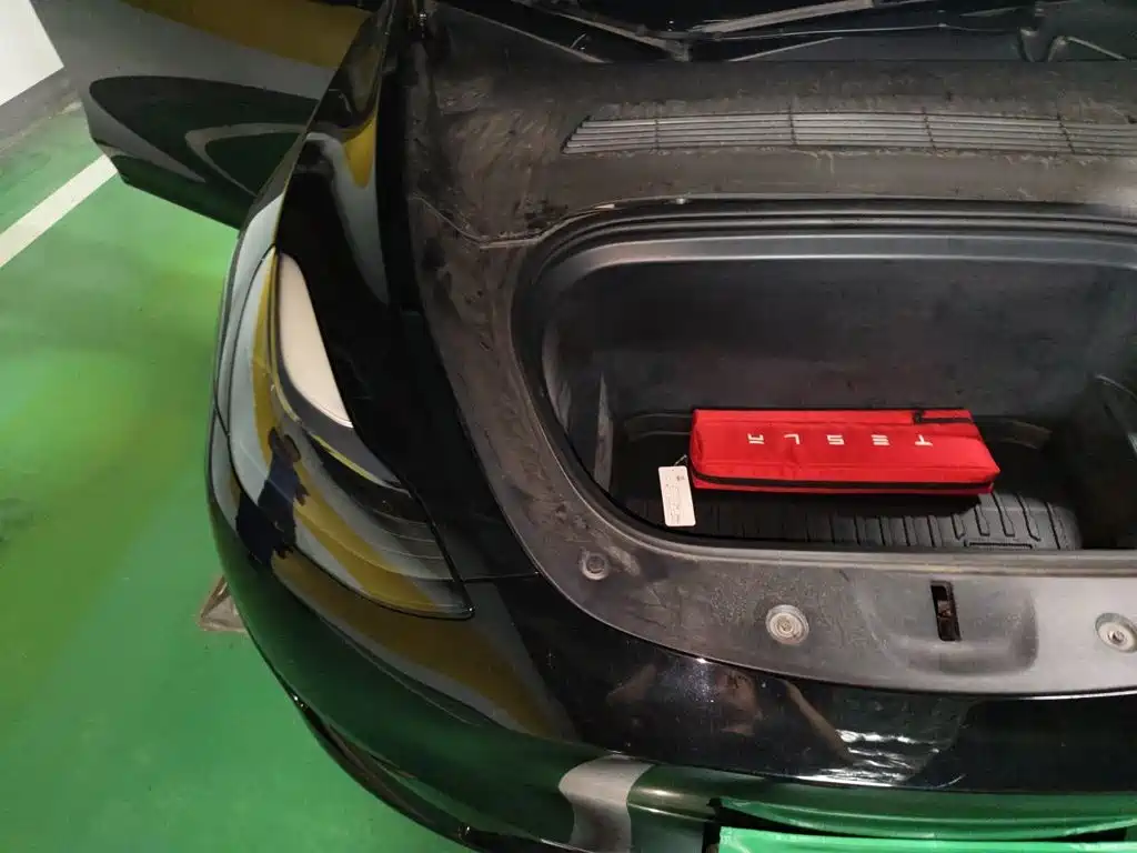 Tesla Model Y — миниатюра 20
