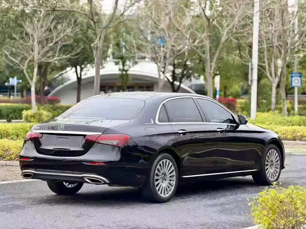 Mercedes-Benz E-Class — миниатюра 9