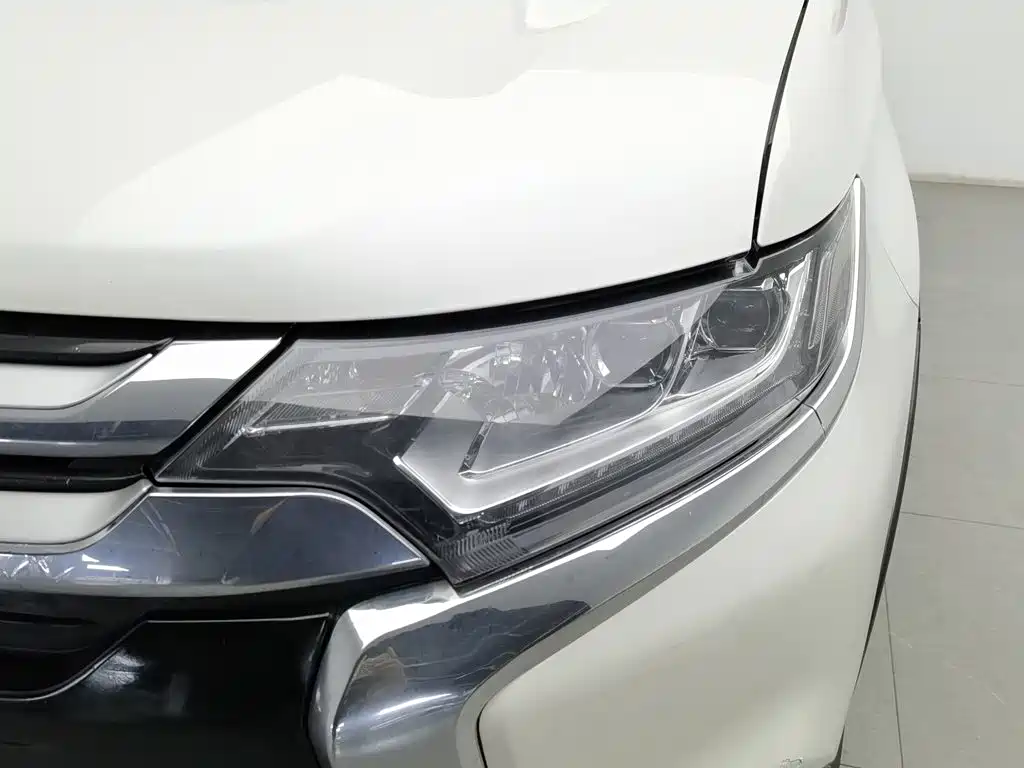 Mitsubishi Outlander — миниатюра 7
