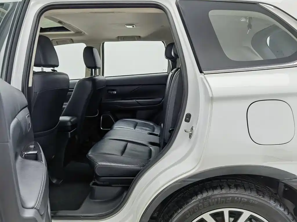 Mitsubishi Outlander — миниатюра 15