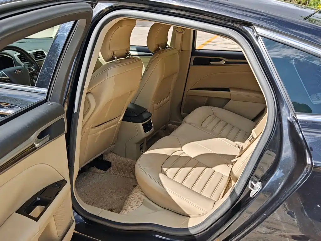 Ford Mondeo — миниатюра 10