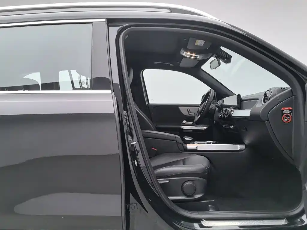 Mercedes-Benz GLB — миниатюра 23