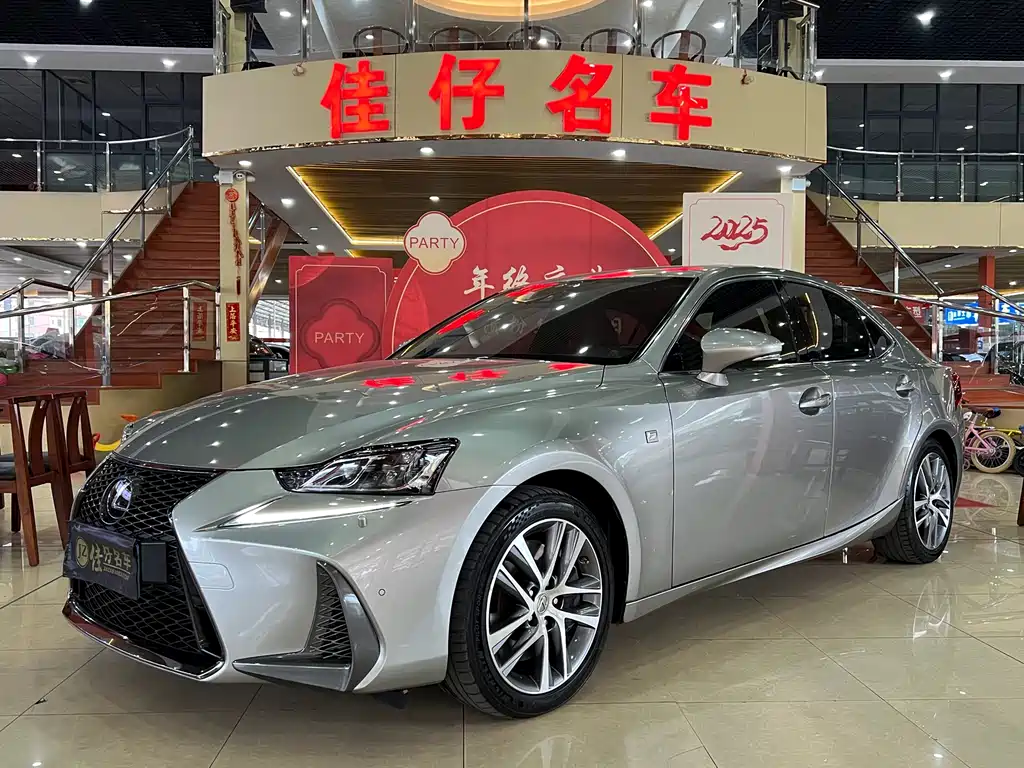LEXUS IS