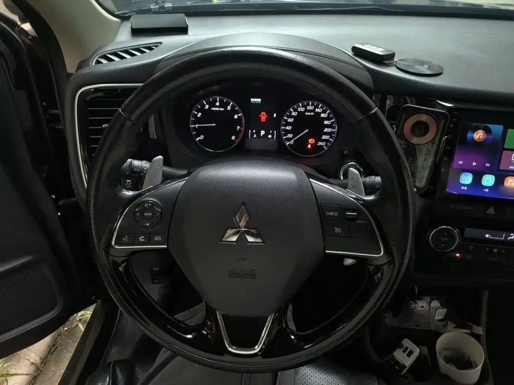 Mitsubishi Outlander — миниатюра 7