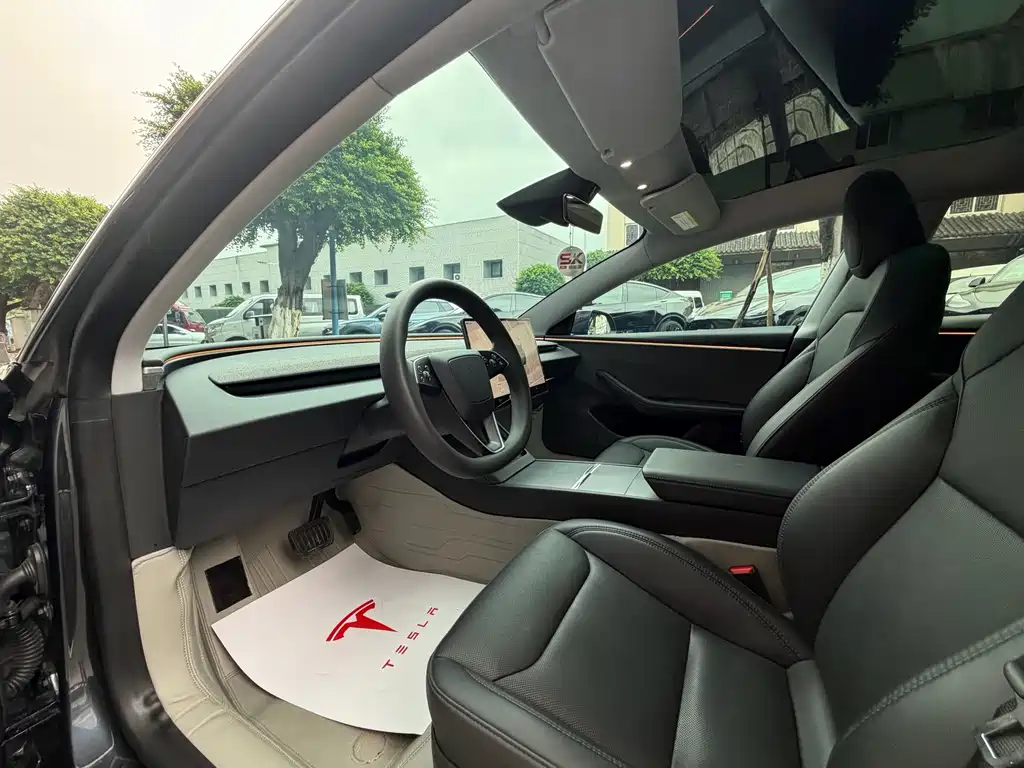 Tesla Model 3 — миниатюра 7