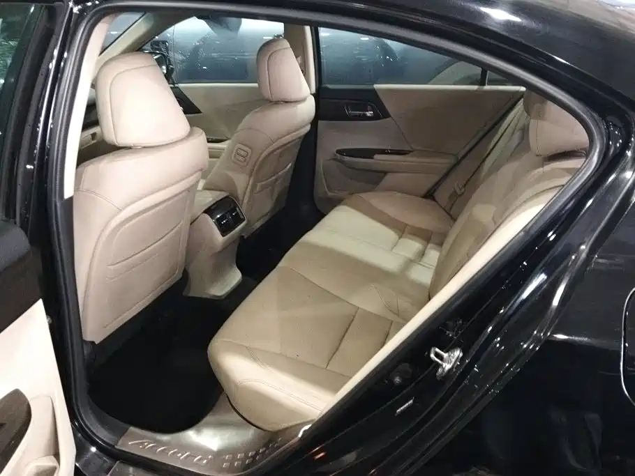 Honda Accord — миниатюра 11