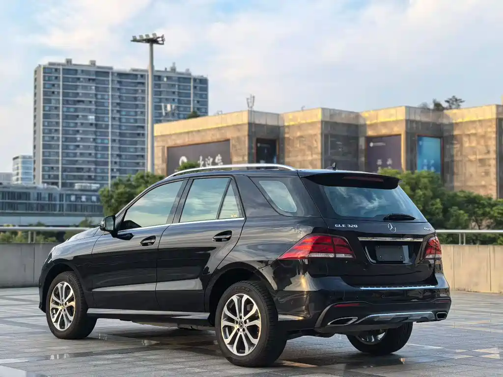 Mercedes-Benz GLE (Import) — миниатюра 9