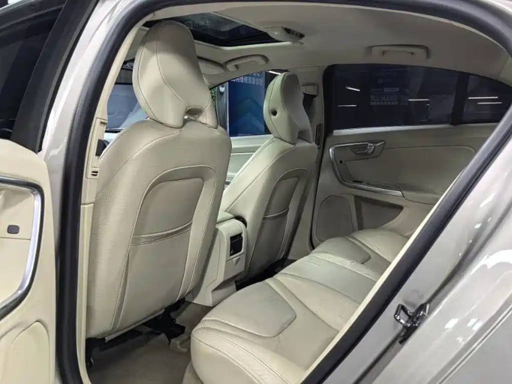 Volvo S60 (Import) — миниатюра 16