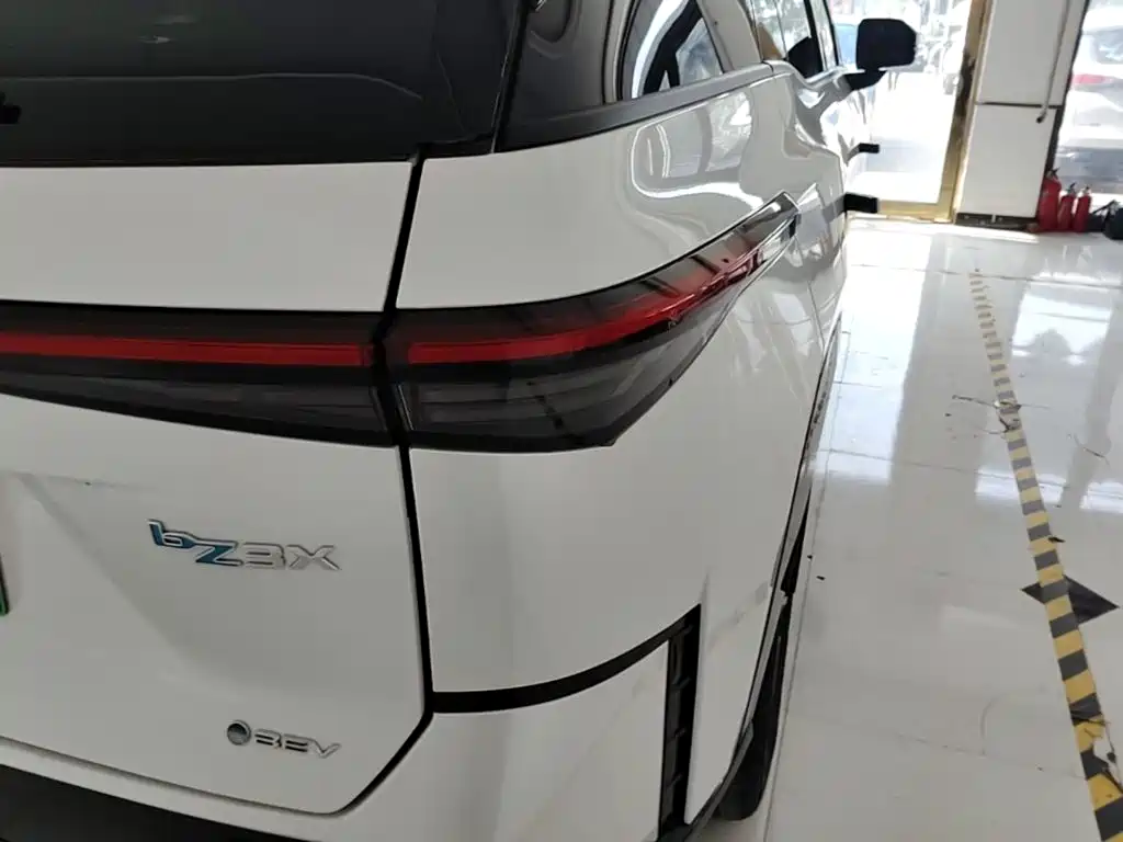 Toyota bZ3X — миниатюра 8