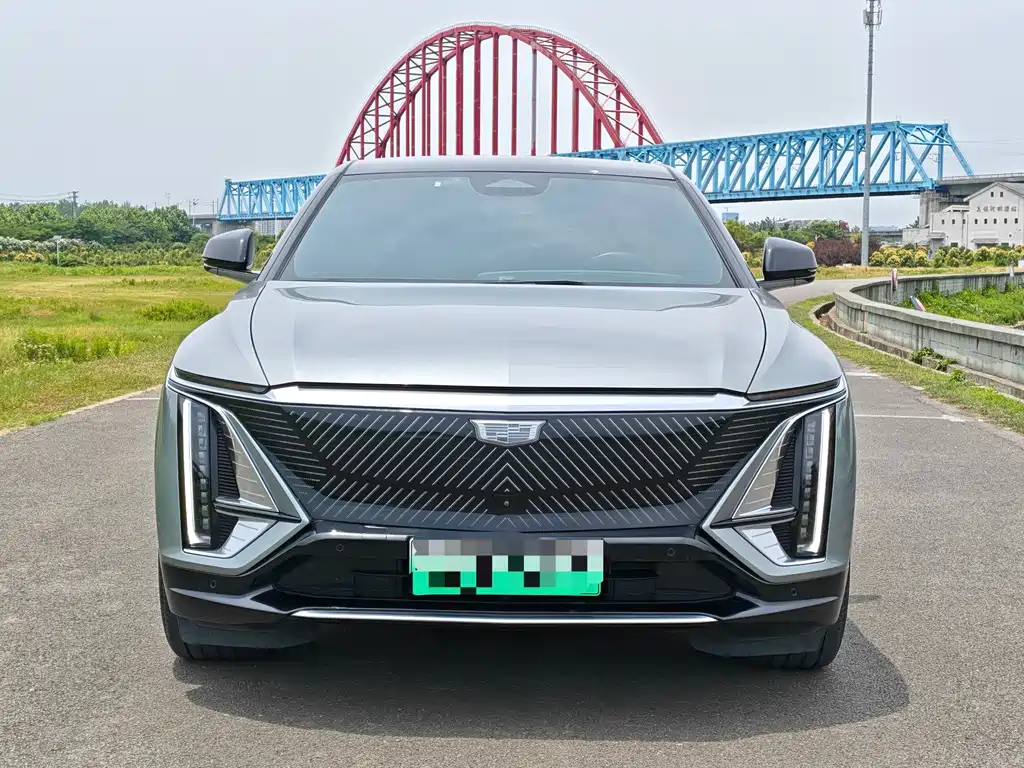 Cadillac IQ 2022 Luxury